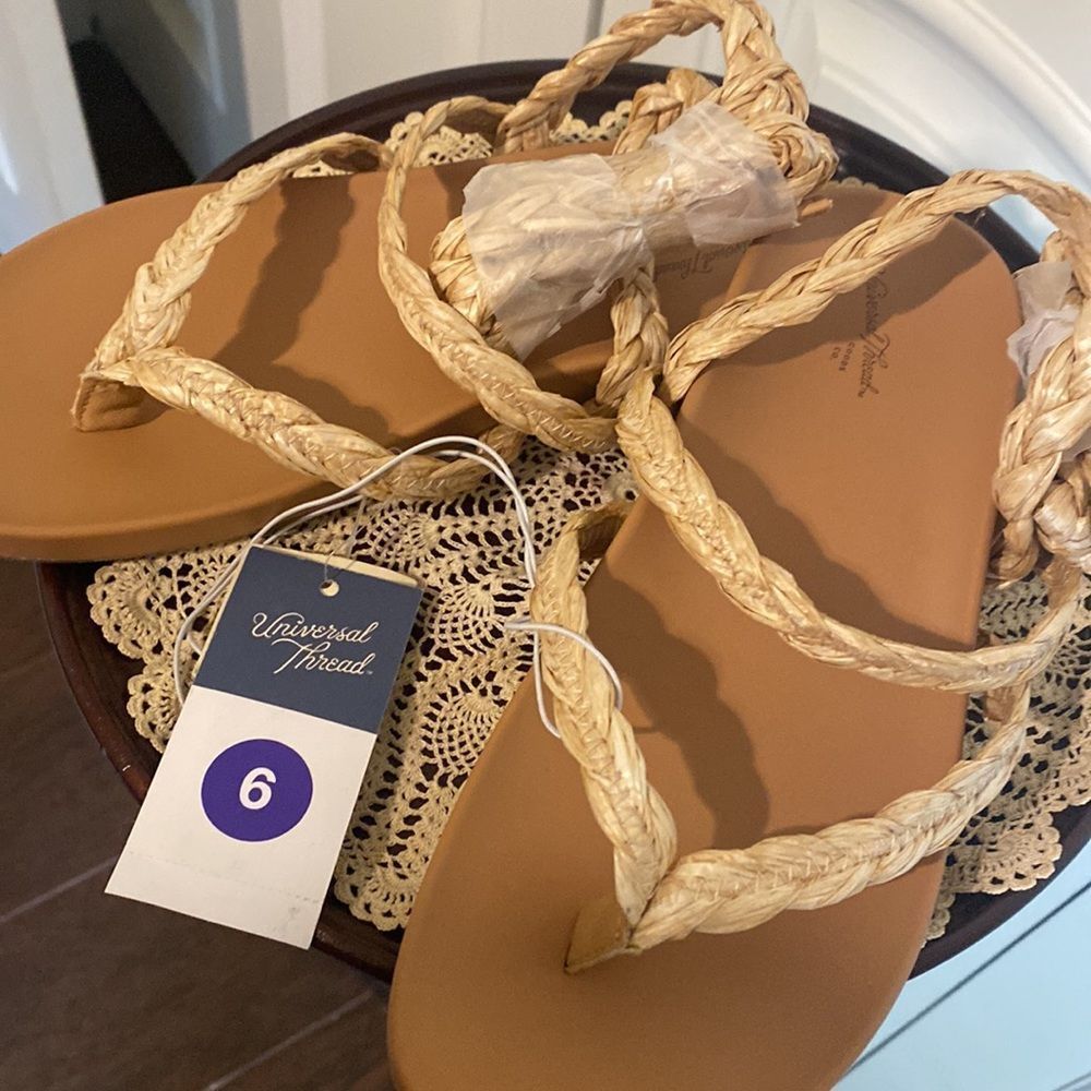 NWT Universal Thread Sandals - Picture 4 of 7